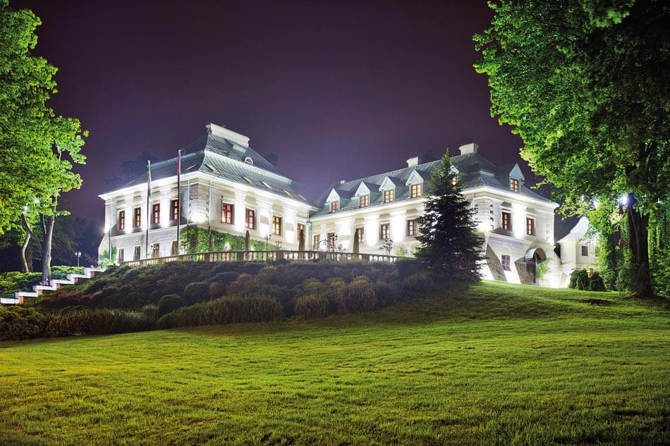 Manor House - Pałac Odrowąż&oacute;w